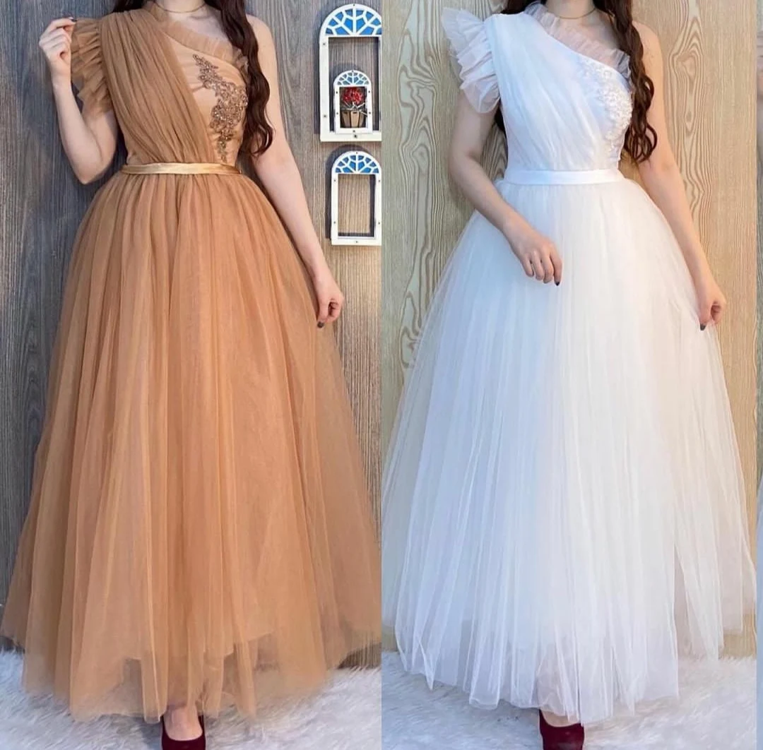 

Long One Shoulder Tulle Lace Prom Dresses with Pockets White Pleated Robe De Soiree Floor Length Zipper Back Formal Party Gown
