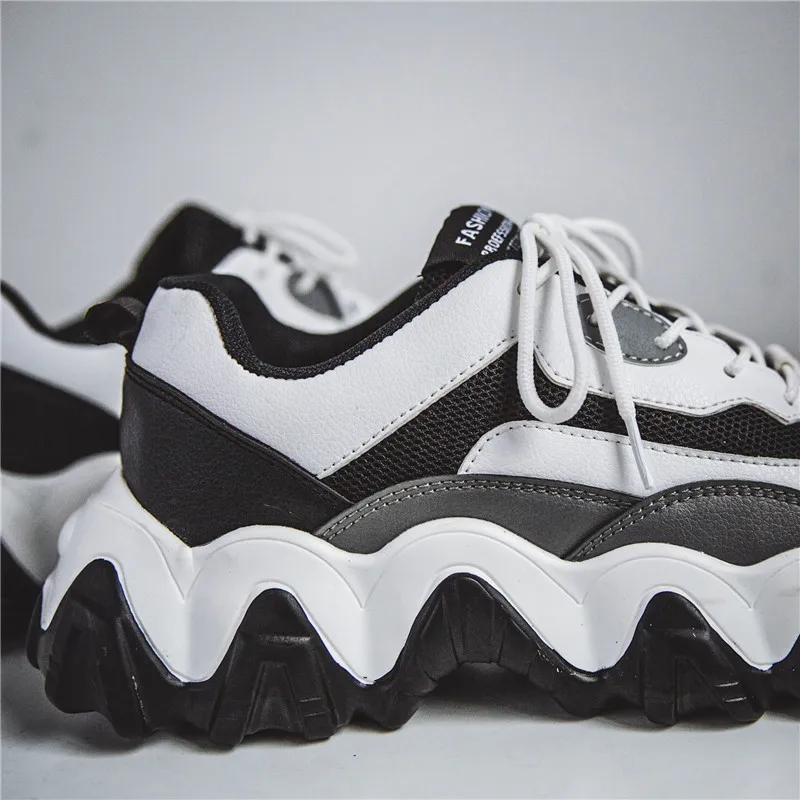 

New Casual Shoes Spring Men Fashion Sneakers Breathable Light Mesh Lace Up Chaussure Homme Flats Male Sport Footwear Shoes 39-44