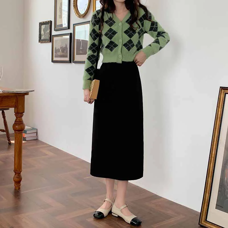 Женская юбка с разрезом однотонная трапециевидная средней и длинной длины