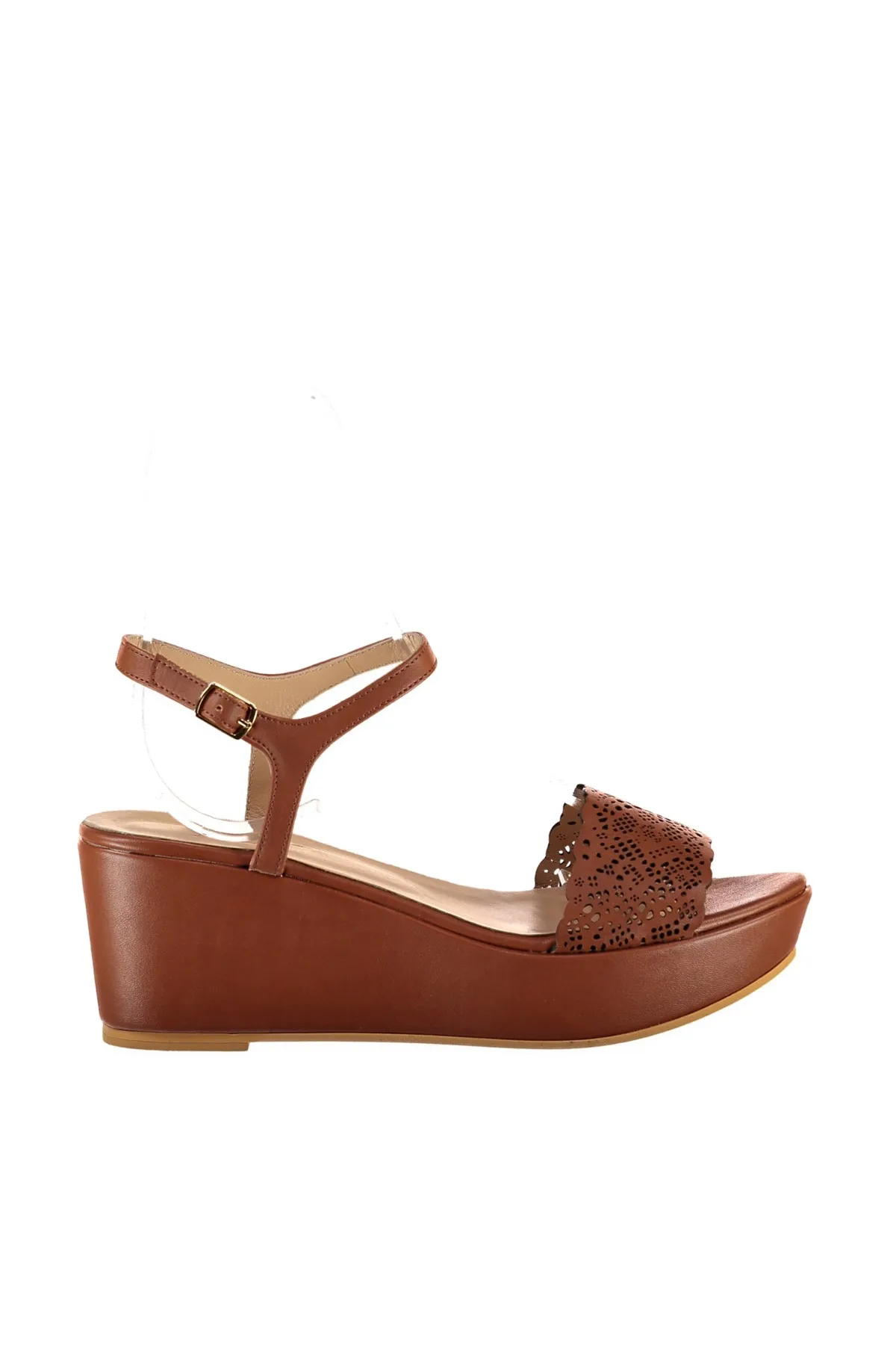 Светло-коричневые женские туфли на танкетке из натуральной кожи с жемчугом