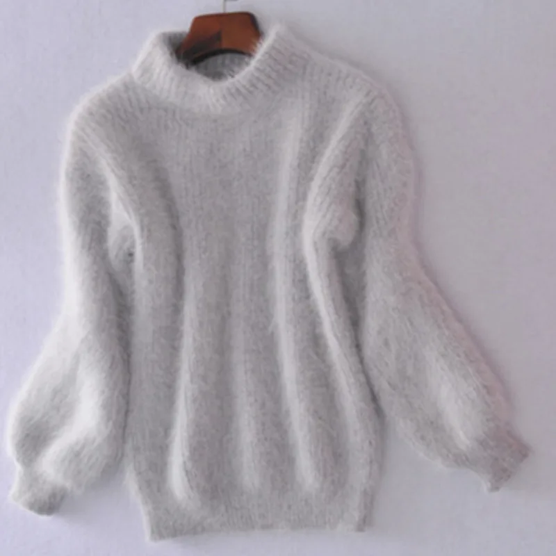 Свитер женский утепленный однотонный с высоким воротником и рукавами-фонариками