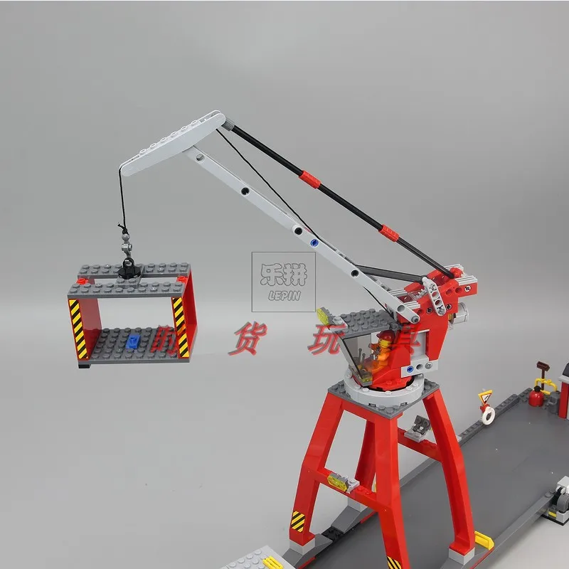 695pcs City Ultimate Harbour Port Lines Cargo Ship Working Crane 02034 Figure Building Blocks Toys Compatible With