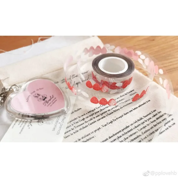 

1 Loop Berries Throw White Valentine's Garden Summer Apple Dad Masking Tape