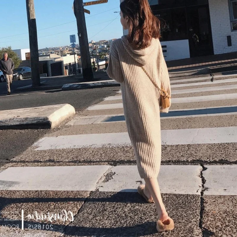 Рисунок 6 - Женские платья макси с капюшоном