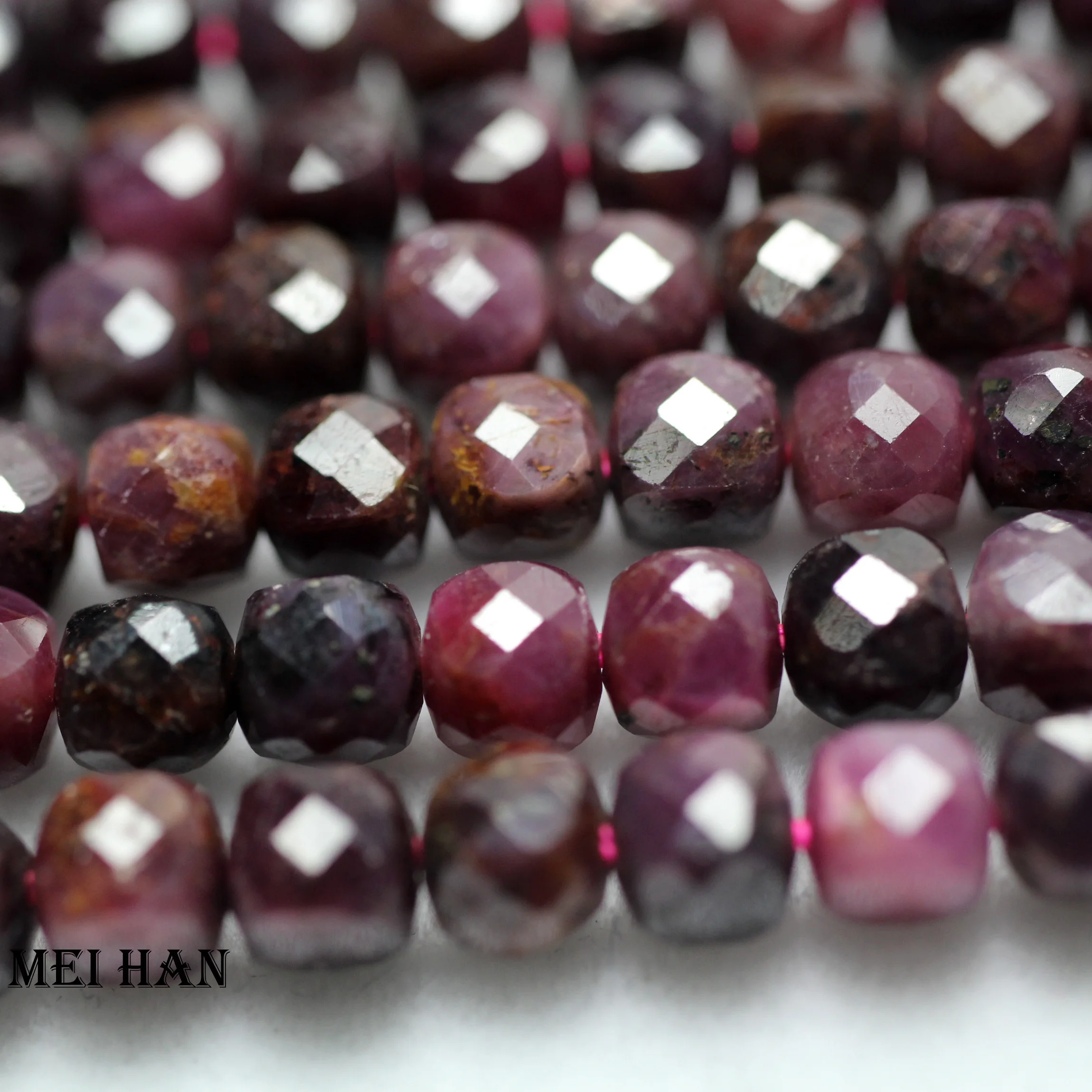 Механ (1 нитка) натуральный рубин из Бирмы граненый квадрат 4*4 мм форма свободные