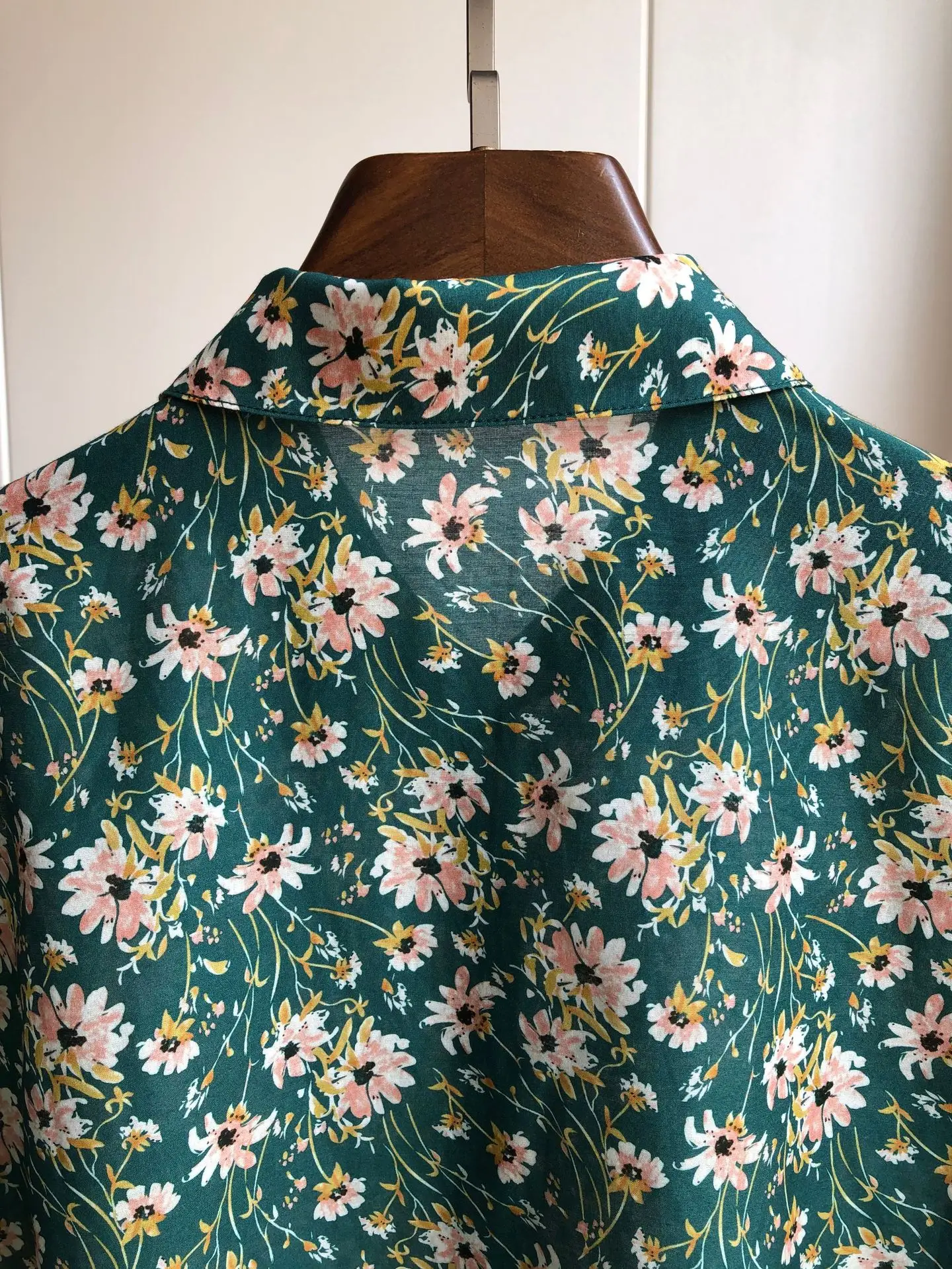 

2020 Spring and Summer New Shirt Retro Green Floral Silk Cotton Shirt
