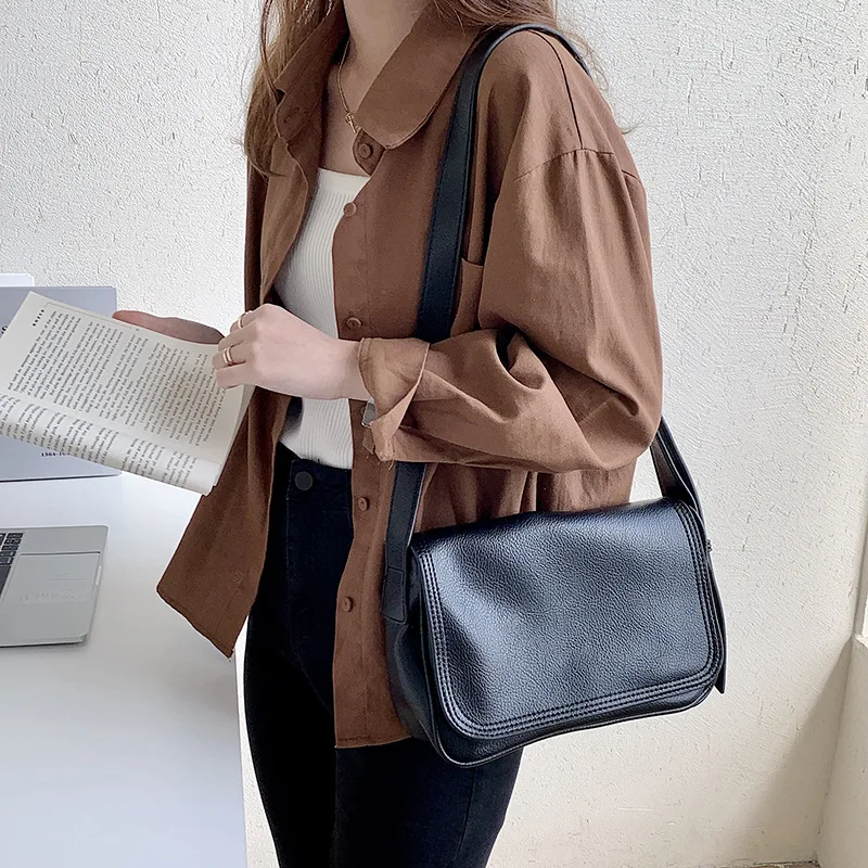 

Solid Color Women's Crossbody Bag Korean Female Shoulder Bag Versatile Envelope Bag for Students PU Leather Commute Pouch