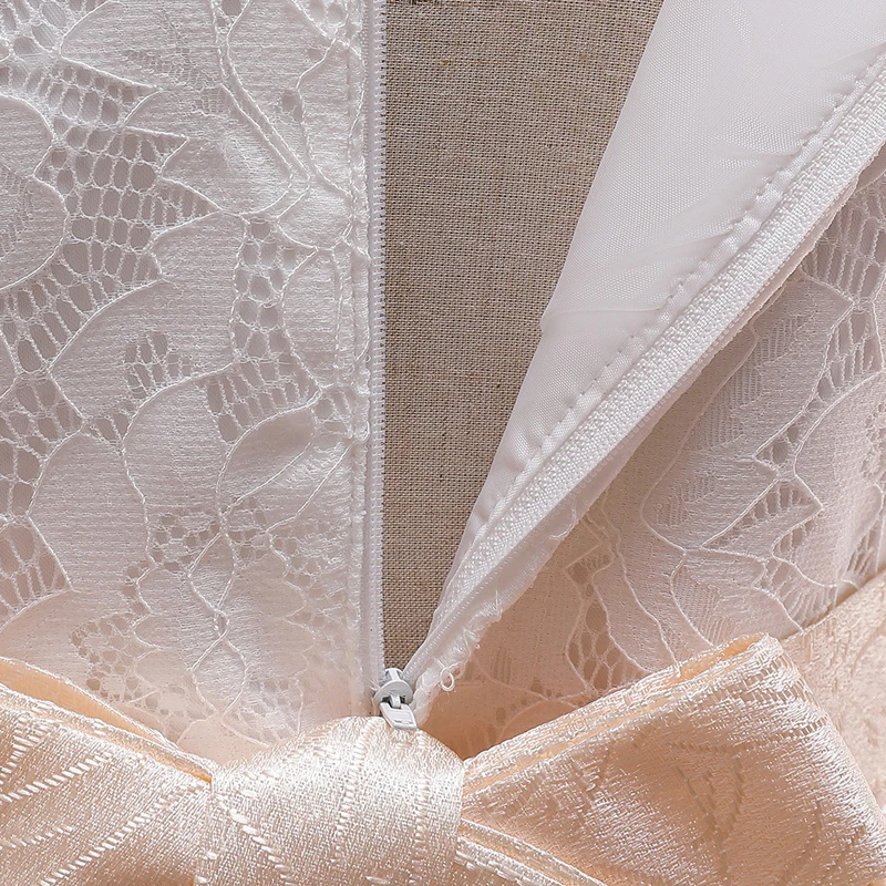 

Flower Girls Dresses Short Tulle Lace O-Neck Knee-Length Bow Embroidery Appliques Luxury Champagne Kids Party Princess Gown F428