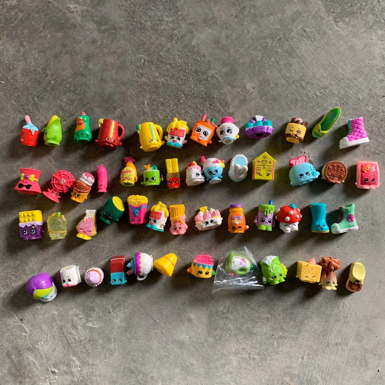 

50 шт./лот мини Мультяшные милые маленькие фрукты еда домашние куклы детские игрушки Брелки Подарки для детей капсульные куклы