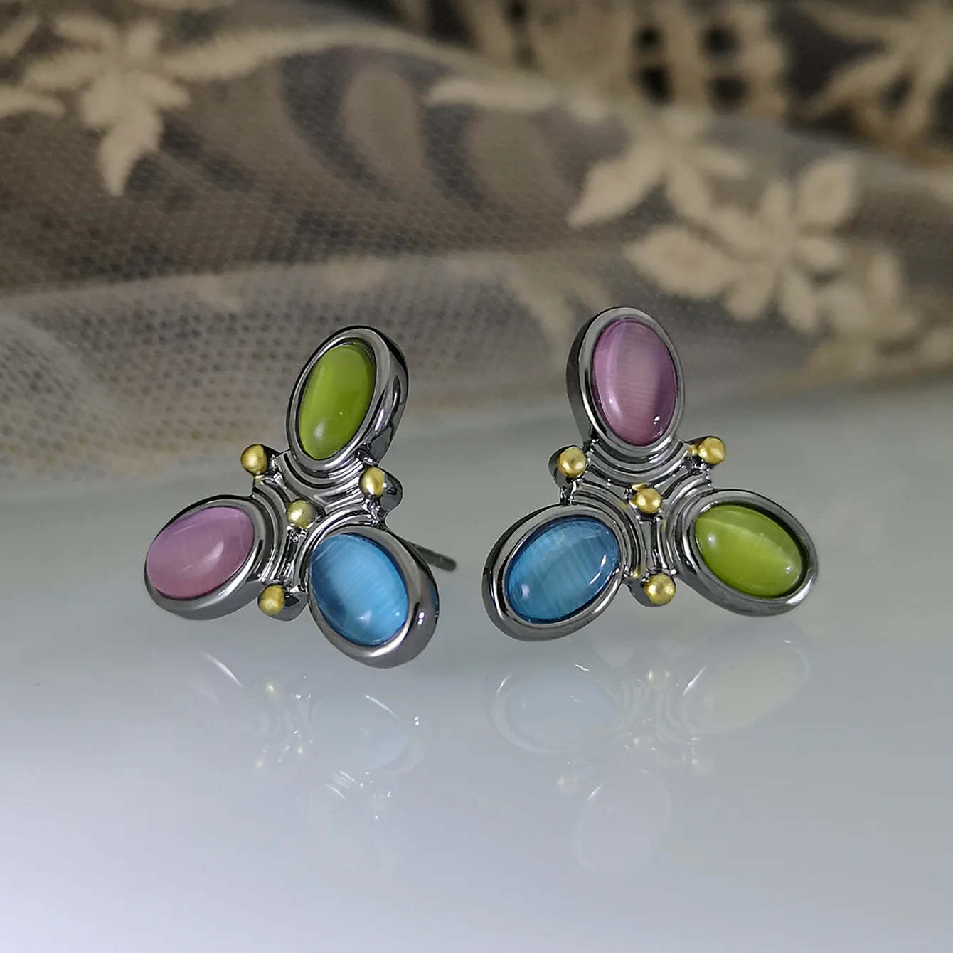 

New Fashion Flower Moonstone Stud Earrings Bohemia Retro Pink Blue Green Earring For Women Silver Color Small Wedding Jewelry