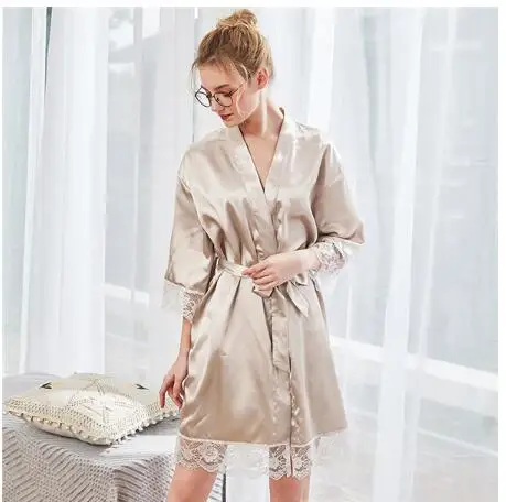 Шелковое атласное короткое однотонное кимоно пикантный кружевной банный халат