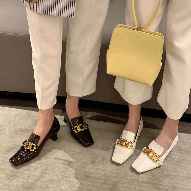 

Женские туфли-лодочки на низком каблуке, с закрытым носком