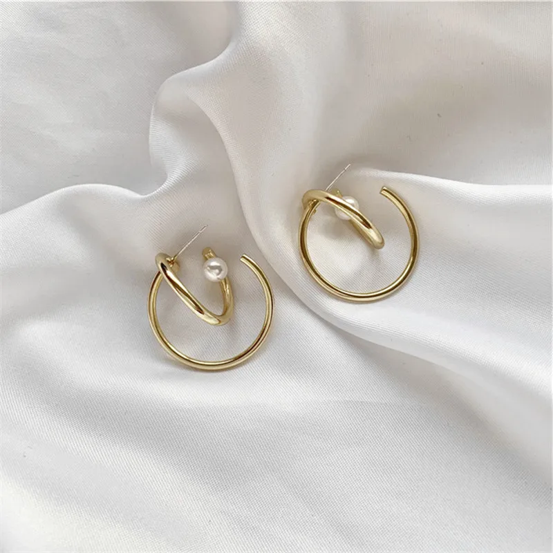

Korean metal knotted earring Korean temperament simple metal winding circle pearl earrings female earrings