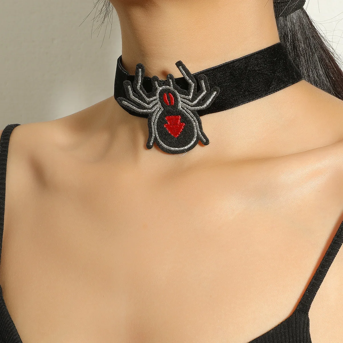 

Exaggerated Velvet Black Spider Necklace Gothic Dark Girl Choker Collar Autumn and Winter New Girls Women Jewelry Accessories