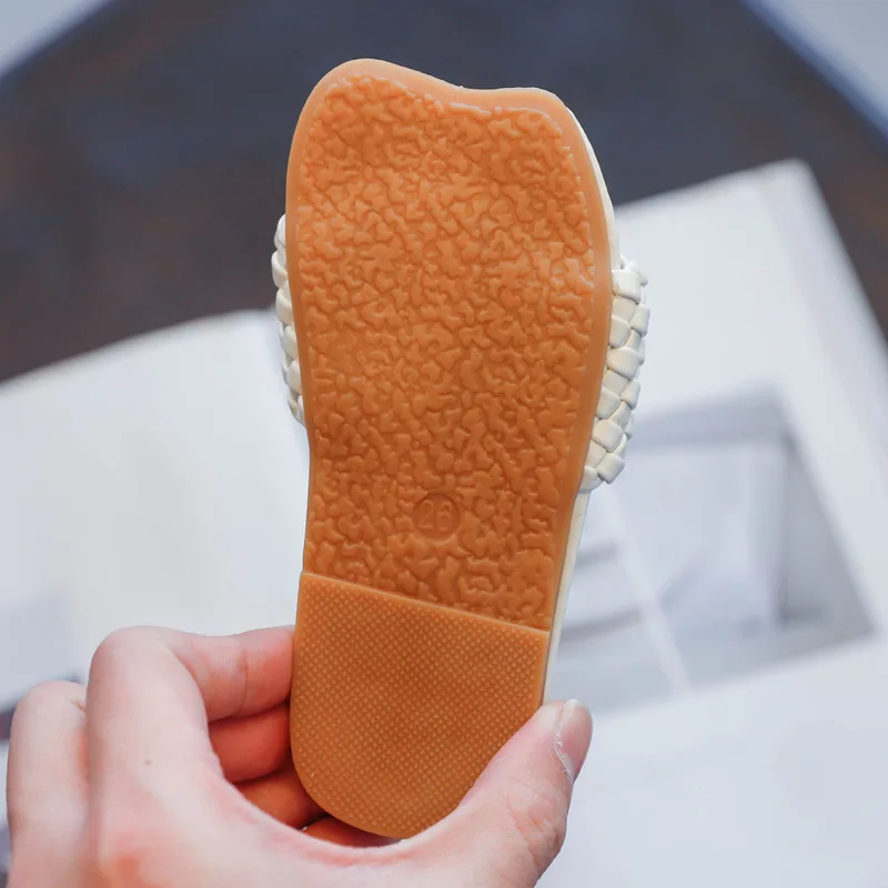 Летние шлепанцы для девочек среднего размера повседневные Простые мягкие