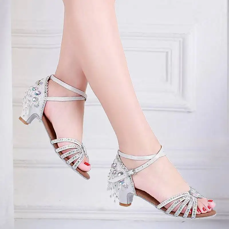 Танцевальные туфли для женщин на вечеринку танго из сатина с блестящими стразами для бального, балетного, сальса и латиноамериканского танца на каблуке 4 см.