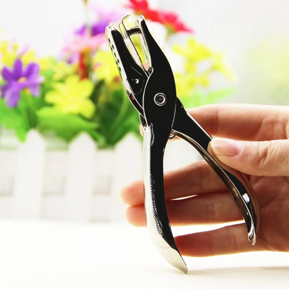 

High-quality hand-held metal hole puncher making 8-page school and office tools