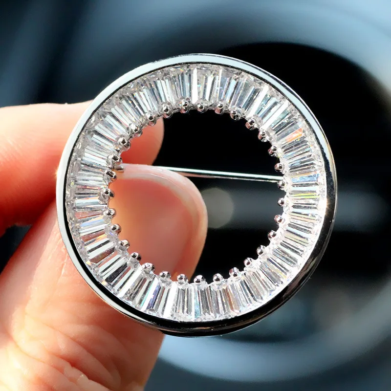 

Женская круглая брошь FARLENA, с инкрустацией из кристаллов трапециевидной формы, с фианитами класса ААА