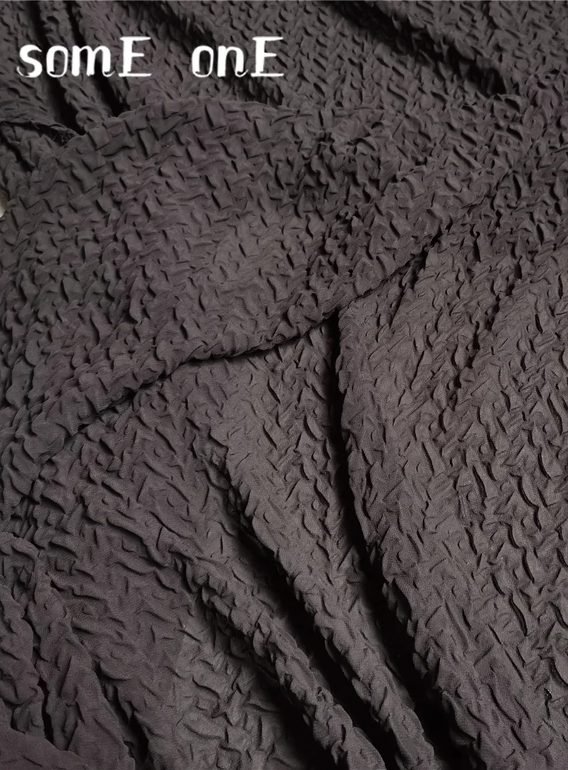 Плиссированная шифоновая ткань черно-белая Геометрическая вогнутая выпуклая