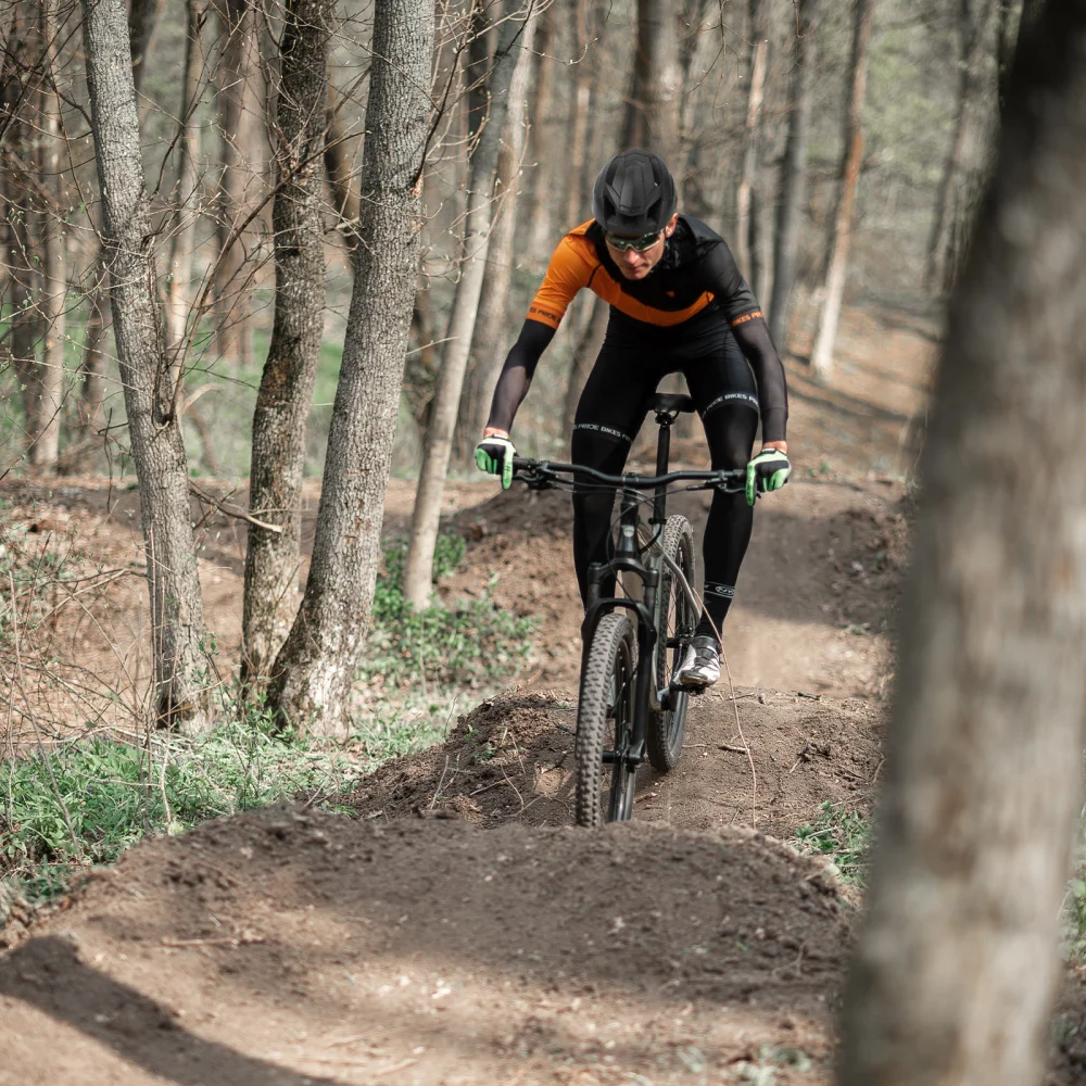 

1PC Helmet Outdoor Riding Helmet Mountain Bike Skateboard Safety Helmet Cycling Gear (Black)