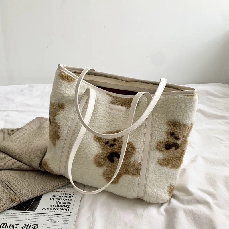 

Winter large-capacity bear female bag 2021 trendy fashion cartoon lamb plush bag shoulder bag Tote bag travel bag