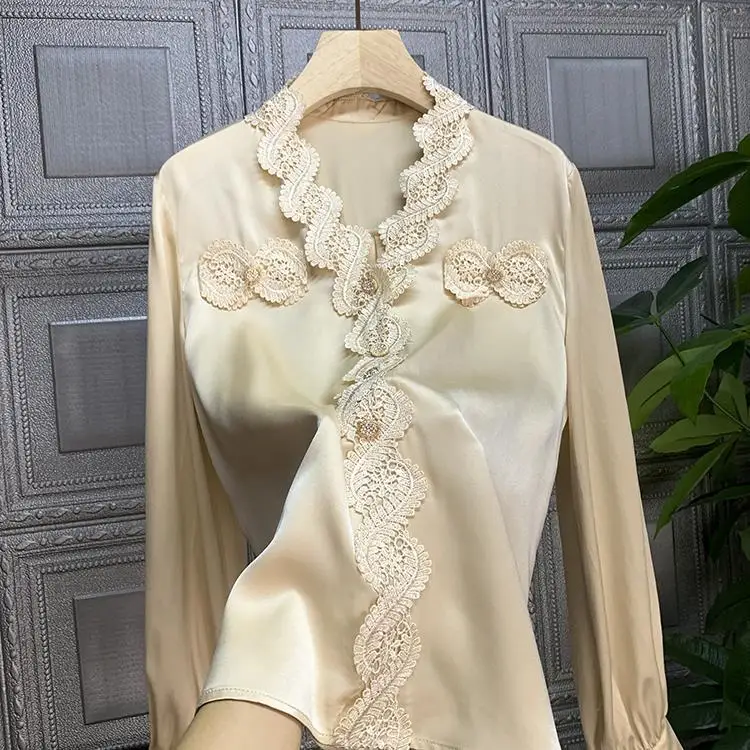 

2021 New Spring Women Blouses Tops Shirt Long Sleeve V Neck Tops Basic Top Fashion Classic Streetwear Lace Vintage