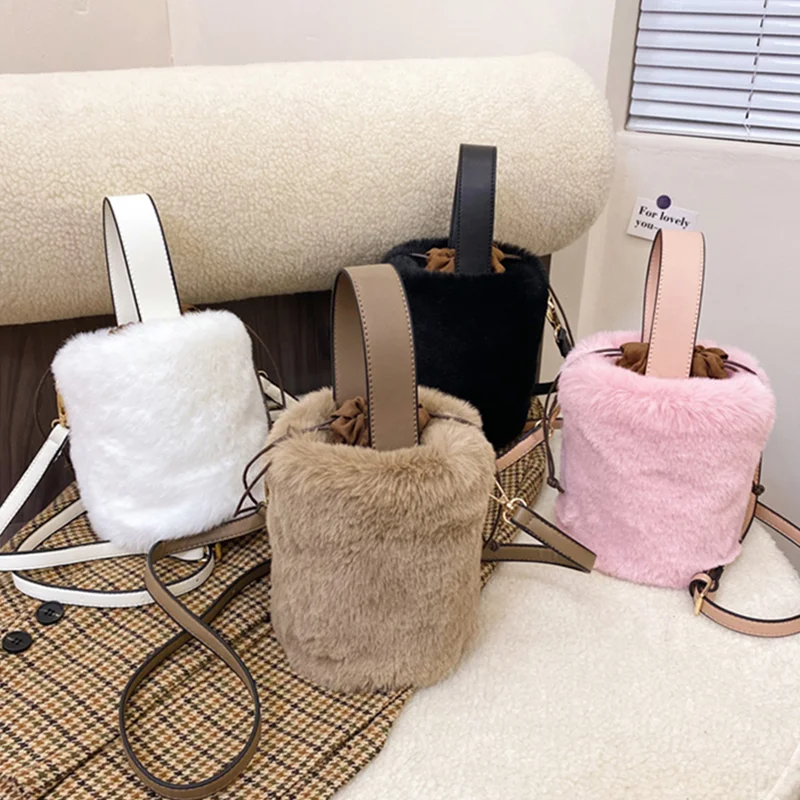 

Faux Fur Purses and Handbags for Women 2021 New Winter Bucket Plush Bag Fashionable Soft Cute Luxury Party Shoulder Bags Woman