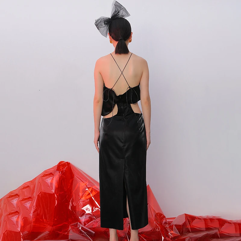 Женское асимметричное платье TWOTWINSTYLE на бретельках с квадратным воротником без