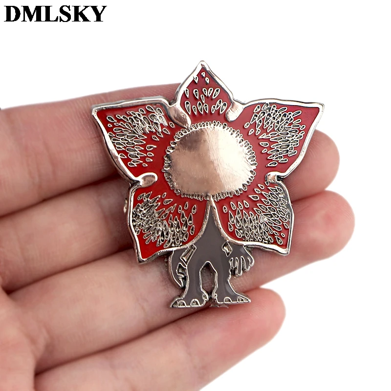 DMLSKY странные вещи Demogorgon мультфильм Металлические Булавки эмалированные Броши для женщин мужчин нагрудные булавки значок для рюкзака джинсовая брошь M3799