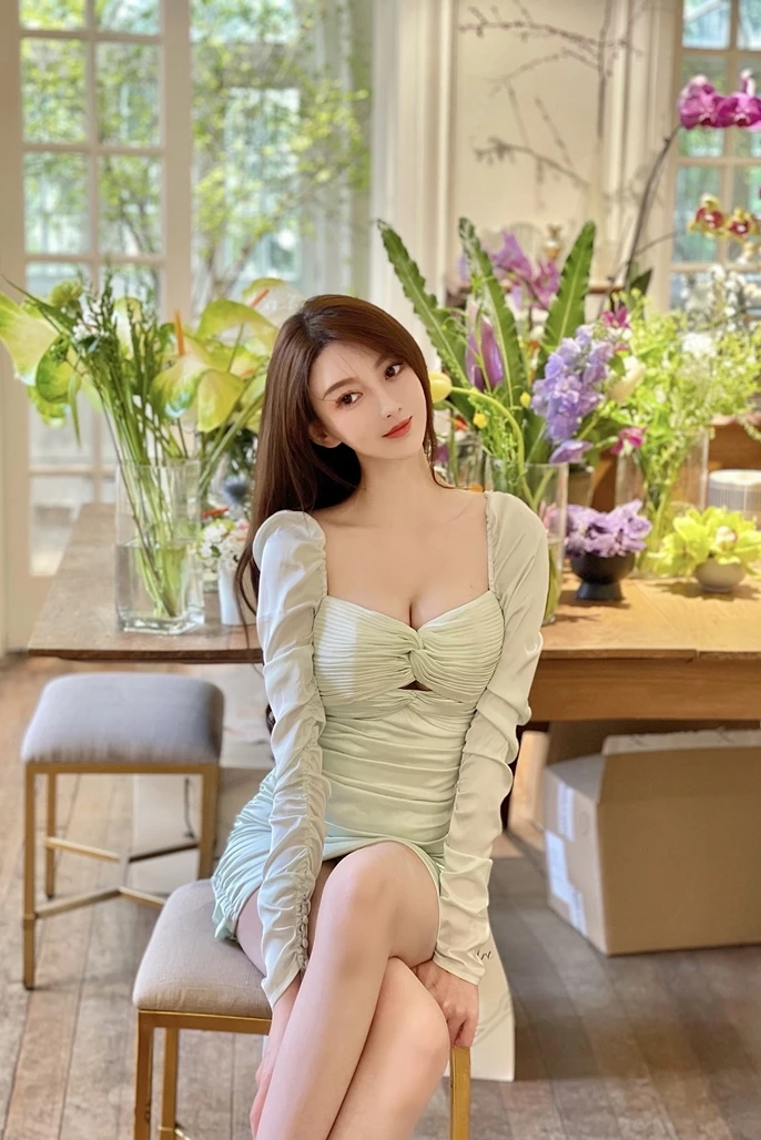 

French Ladies Sexy Temperament Pleated Slim Slim Long-sleeved Dress