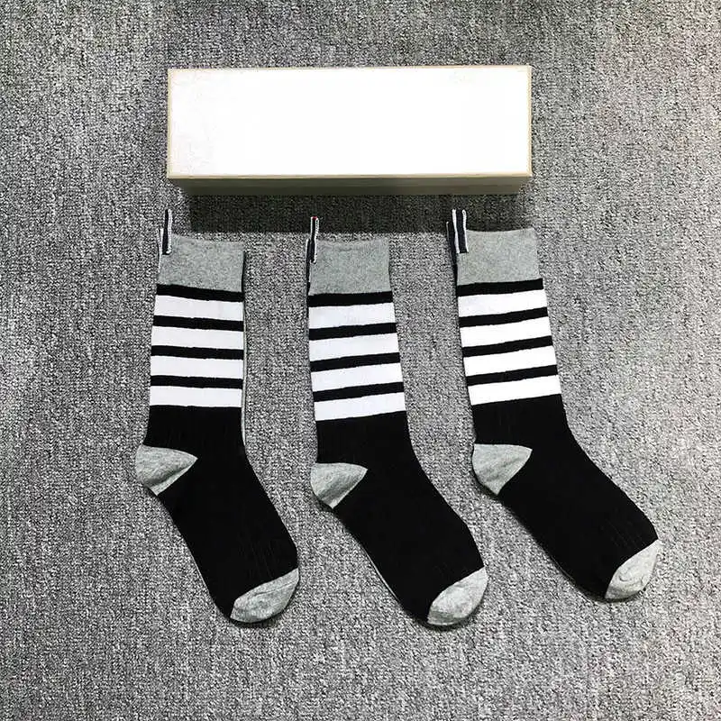 

2021 модные брендовые носки TB THOM для мужчин и женщин, хлопковые белые полосатые повседневные короткие носки в стиле хип-хоп, носки средней дли...
