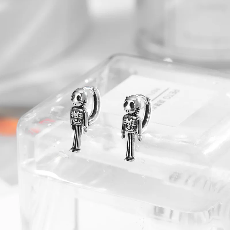 Серьги-клипсы в ретро-стиле S925 простого цвета с нестандартным черепом