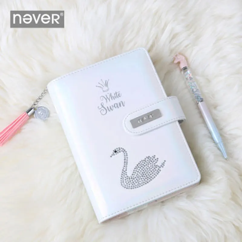 Ежедневник Yiwi Never Diamond Swan A6 органайзер из искусственной кожи 6 рассыпчатых листов |