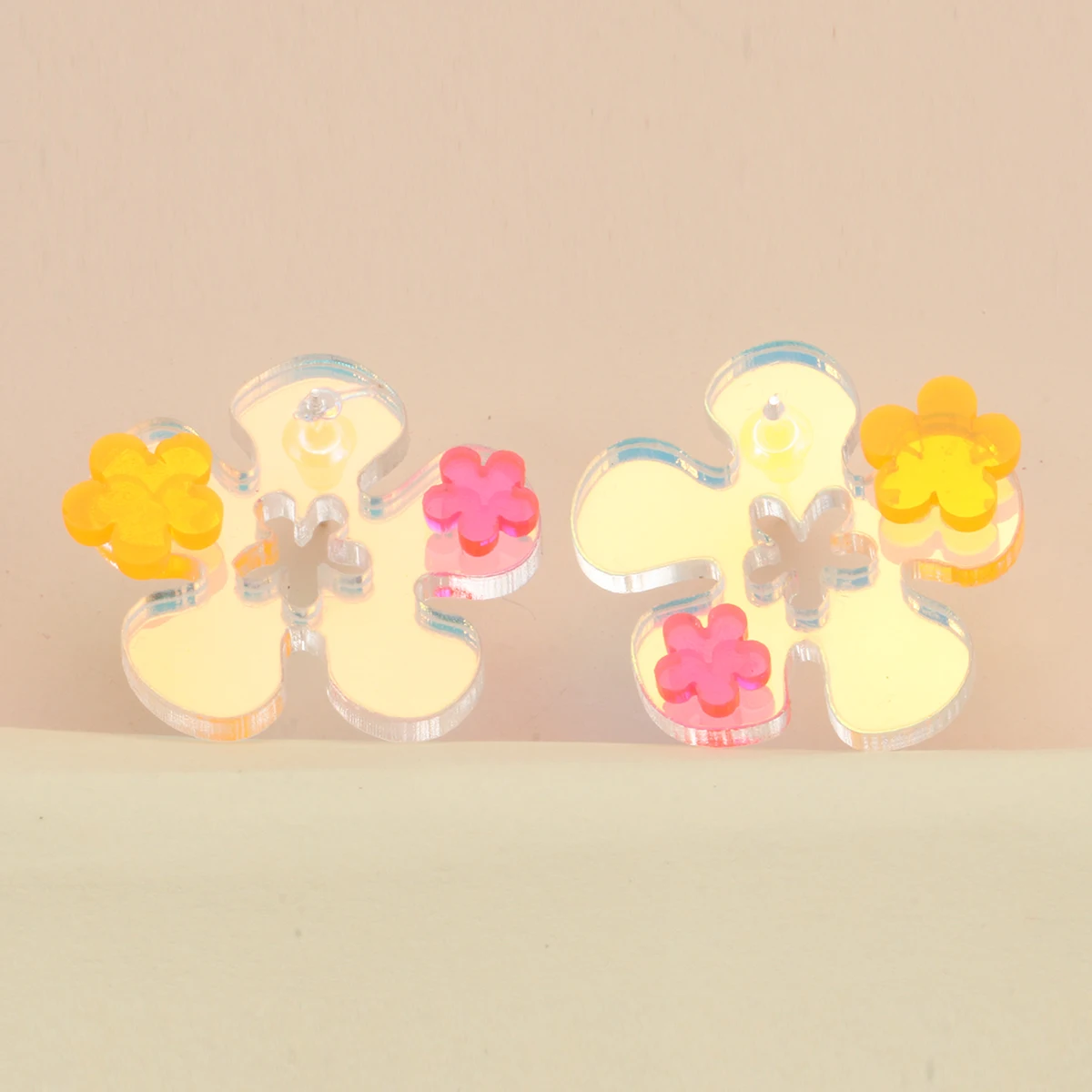 

Stud Flower Earrings Wholesale New Colorful Shining Resin Cute Design Engagement Statement Jewelry Ear Ring For Women 2021