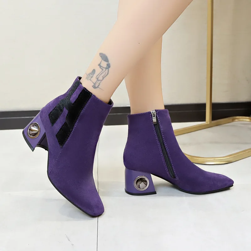 Женские замшевые ботинки-мартинсы черные фиолетовые теплые однотонные ботинки