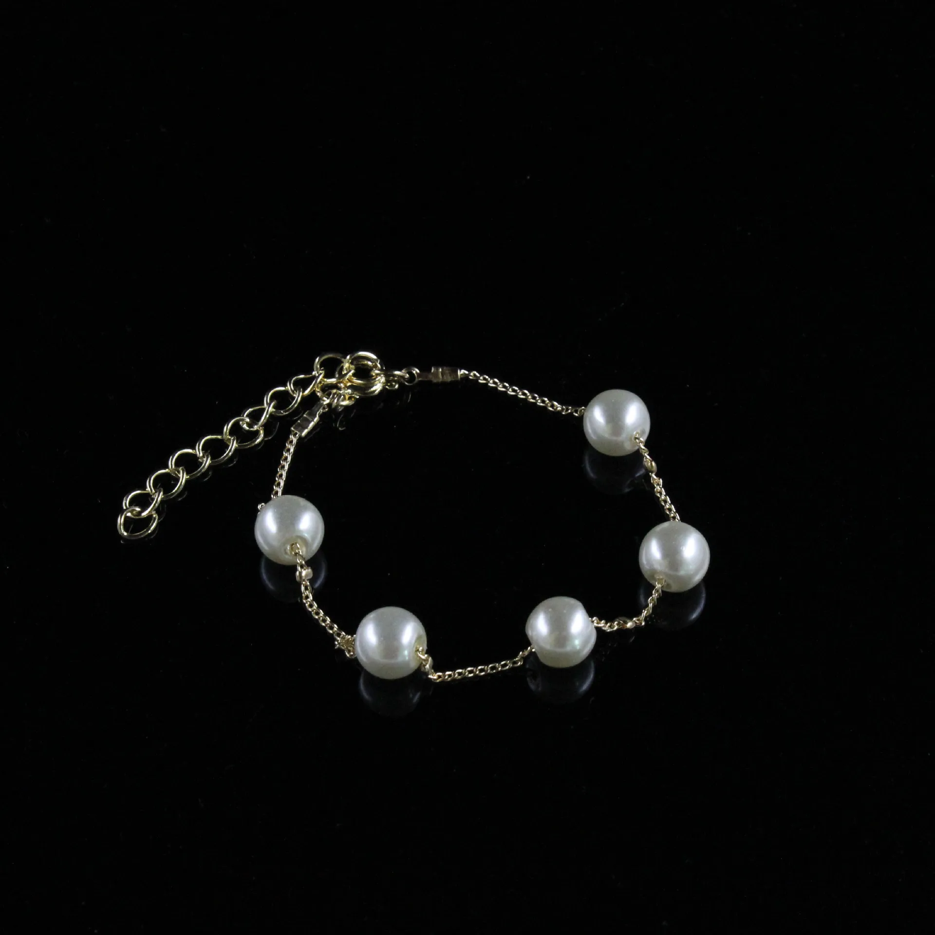 Комплект ювелирных изделий из ожерелья браслета и серег с искусственным