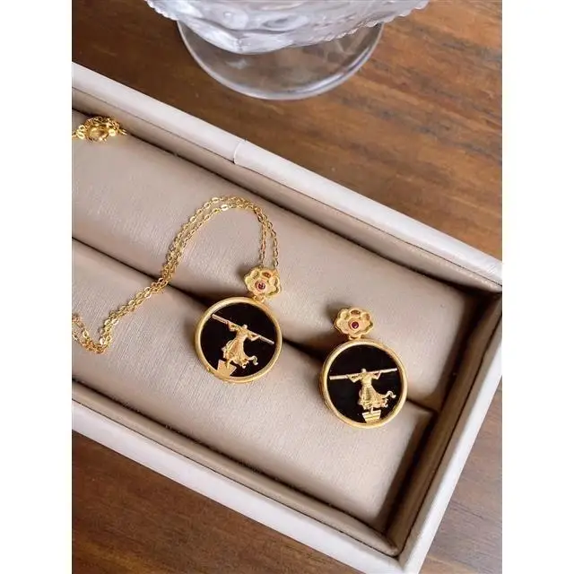

Natural Dark Jade Chinese Style S925 Sterling Silver Gilding Craft Ruyi Buckle Great Saint Figure Necklace Pendant Color Retenti