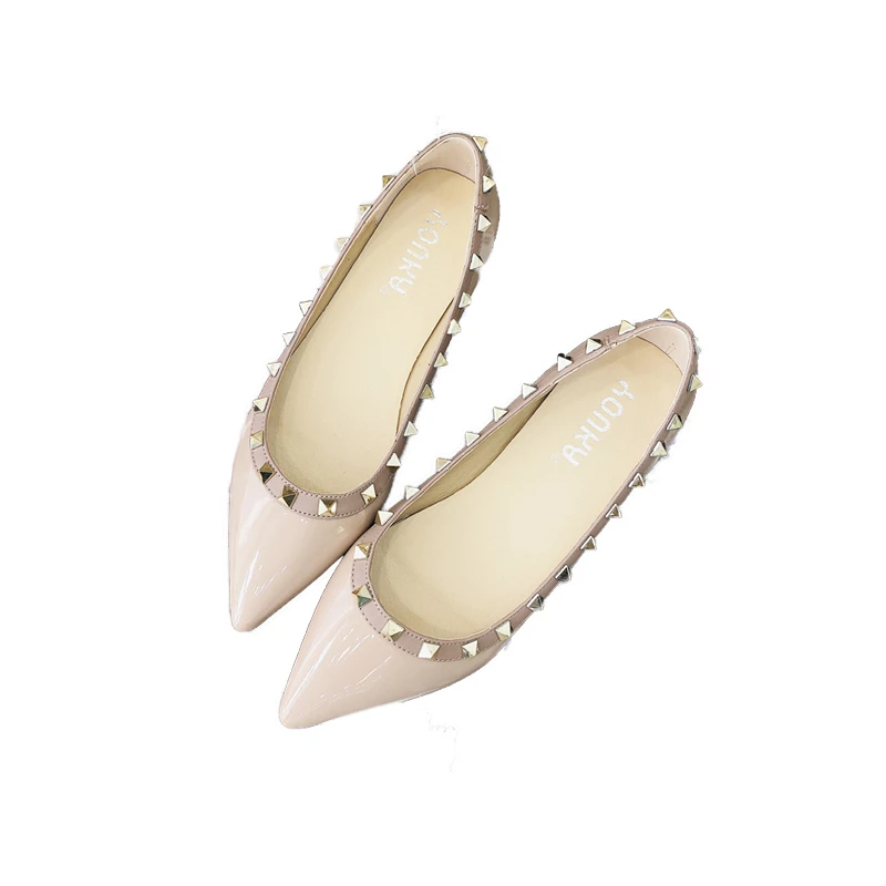 Классические Брендовые женские туфли на плоской подошве свадебные с заклепками