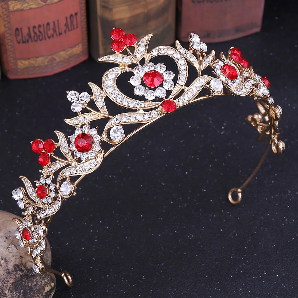 В стиле барокко из розового золота с украшением в виде кристаллов форме листа