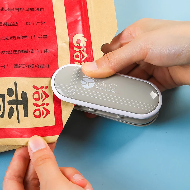 

Small Household Mini Portable Plastic Packaging Bag Vacuum Sealer Snack Hand Pressure Heat Nougat Food Preservation Seal Machine