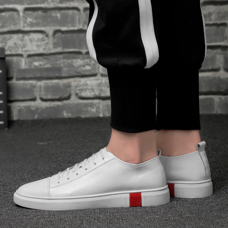 Мужские кожаные кроссовки удобные нескользящие сникерсы на плоской подошве