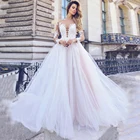 Платье свадебное кружевное с длинными рукавами и глубоким V-образным вырезом