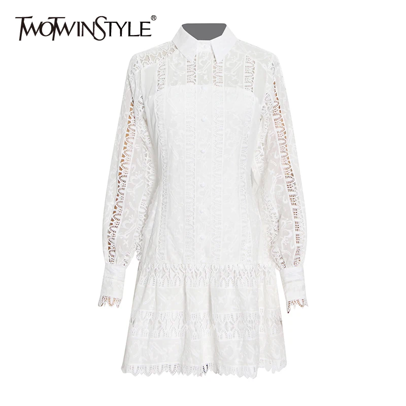 

TWOTWINSTYLE/однотонное платье с кружевной отделкой, с отворотом, фонариком, с длинными рукавами, с вырезами, мини-платье трапециевидной формы, в с...