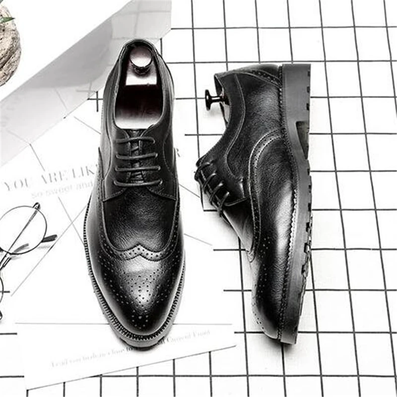 

2020 Autumn Fashion Italian Style Men Dress Shoes Brogue Formal Shoes Pointed Toe Oxfords Lace Up Mens Office Wedding Shoes