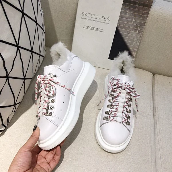 Женские кроссовки из натуральной кожи с теплым мехом цвет черный белый женская