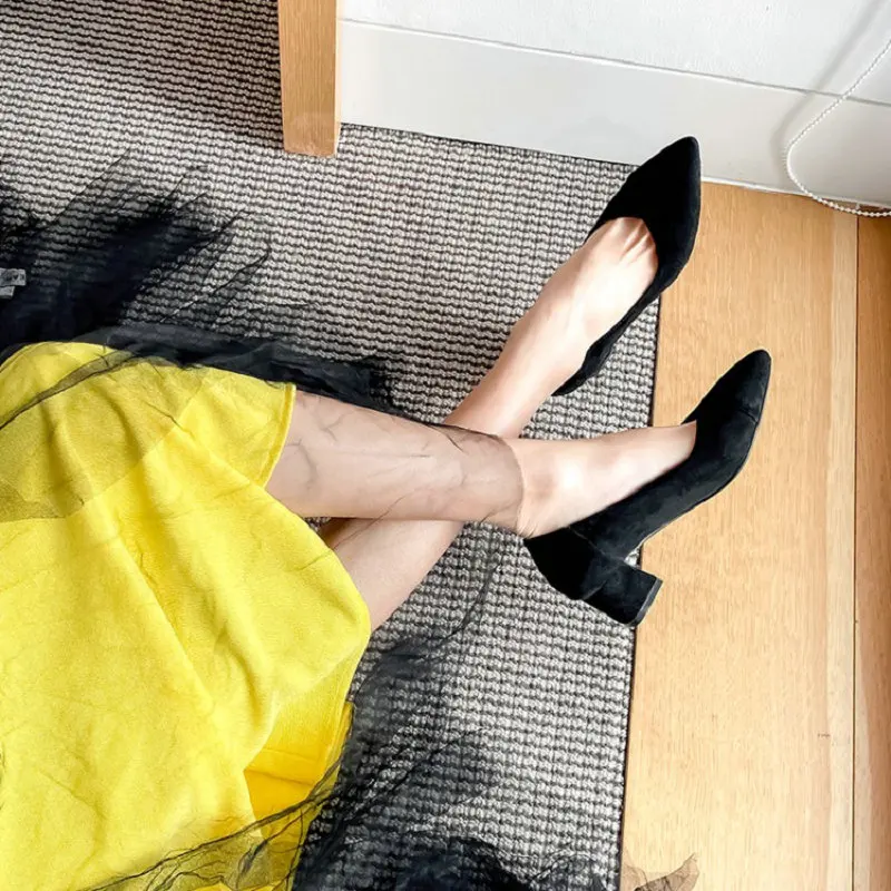 

Женские туфли на среднем каблуке 5 см, с острым носком, бежевые, черные туфли-лодочки, без застежки, большие размеры 33-43