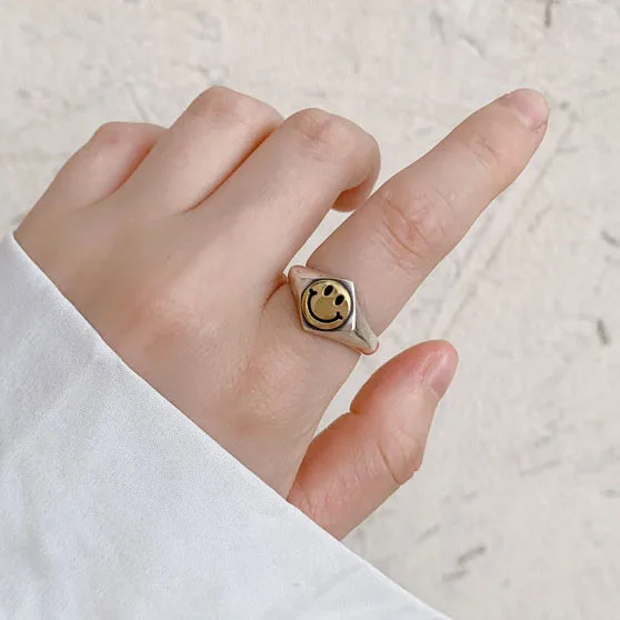 

Cool Luck Happy Smile Face Rings Jewelry For Women Fashion Design Personality Small Finger Ring Girls Charms Jewellery Gift