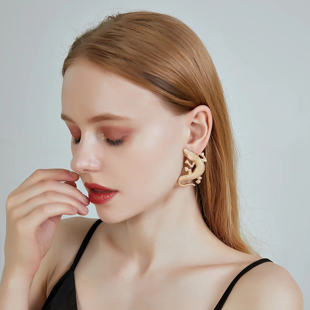 

Модные дутые женские крутые девичьи серьги 925 Серебряные иглы личность с узором «крокодиловая кожа» Серьги крокодил серьги Популярные