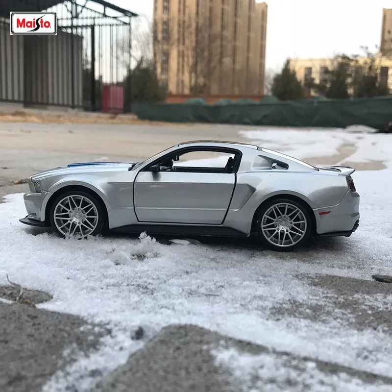 Maisto 1:24 2010 Ford Mustang Roadster имитация сплава Модель автомобиля Моделирование Украшение автомобиля коллекция Подарочная игрушка