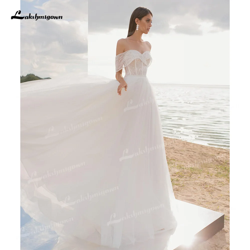 

Очаровательные свадебные платья-трапеции из тюля в стиле бохо, платье невесты без рукавов с вырезом сердечком, со шлейфом, аппликацией с отк...